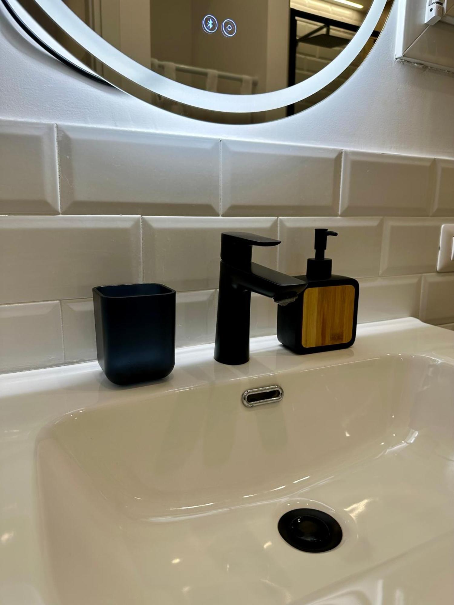Appartement Lr Deluxe - Porta Venezia - Bilocale Con Giardino Privato